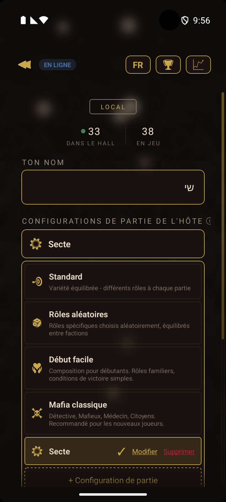 Écran de navigation en ligne avec les statistiques du joueur et la liste des configurations de l'hôte